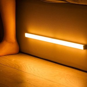 Slimme Nachtlamp met Bewegingssensor - USB Oplaadbaar - Magnetische Montage - LED Licht - Inclusief oplaadkabel - 30cm - Warm Wit Licht